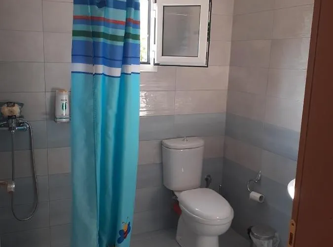 Little 1 בית הארחה 3*
